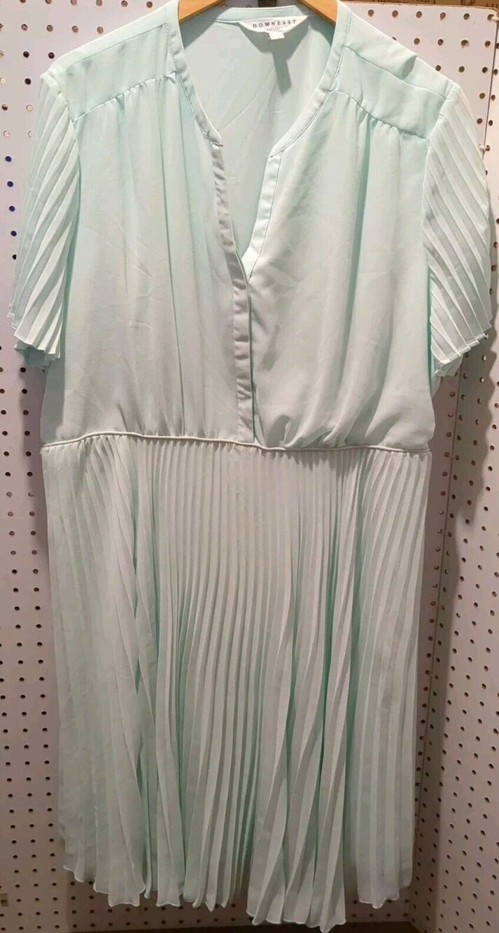 Downeast Green Dress Spring Summer 1X Short Sleeve Pleated Vneck